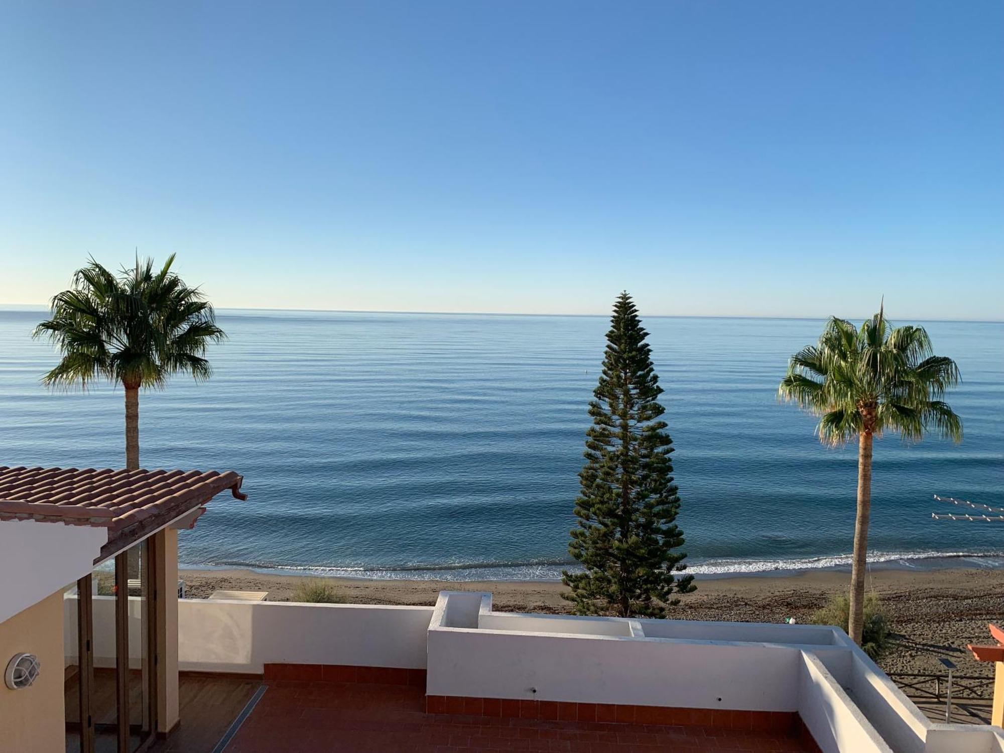 Penthouse On The Beachfront Estepona Esterno foto