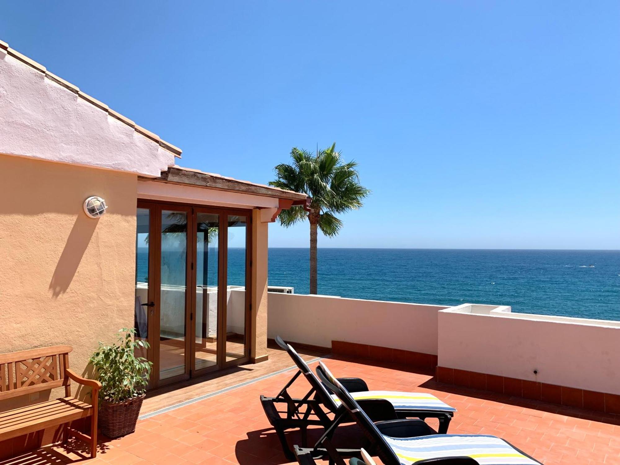 Penthouse On The Beachfront Estepona Esterno foto