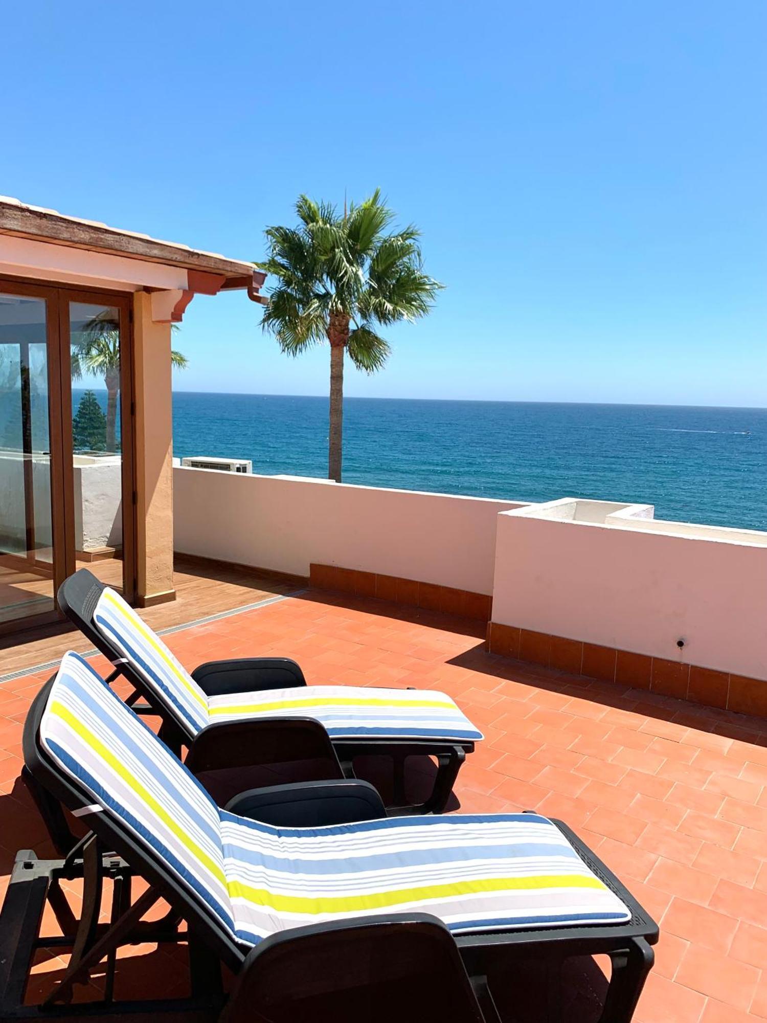Penthouse On The Beachfront Estepona Esterno foto